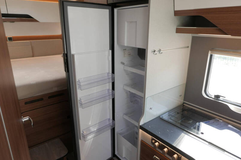 Hymer BMC-I 550 ModernComfort | Mercedes | Bovenkastjes | Dwarsbed | 44