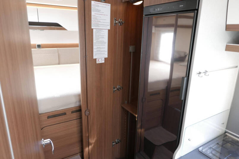 Hymer BMC-I 550 ModernComfort | Mercedes | Bovenkastjes | Dwarsbed | 45