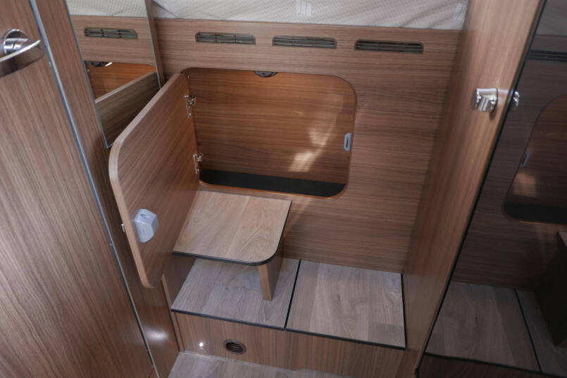 Hymer BMC-I 550 ModernComfort | Mercedes | Bovenkastjes | Dwarsbed | 46
