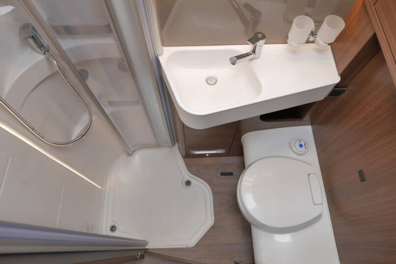 Hymer BMC-I 550 ModernComfort | Mercedes | Bovenkastjes | Dwarsbed | 52