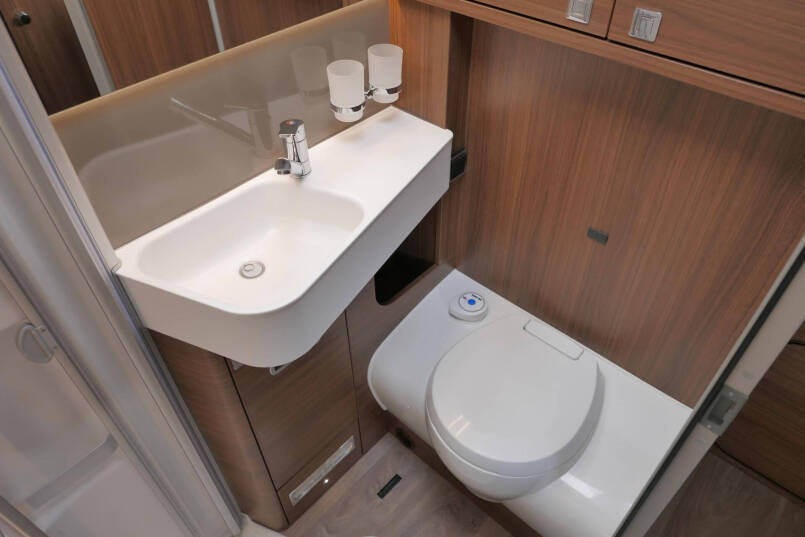 Hymer BMC-I 550 ModernComfort | Mercedes | Bovenkastjes | Dwarsbed | 53