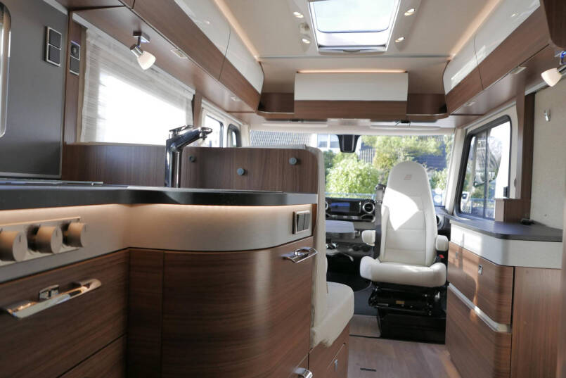 Hymer BMC-I 550 ModernComfort | Mercedes | Bovenkastjes | Dwarsbed | 54