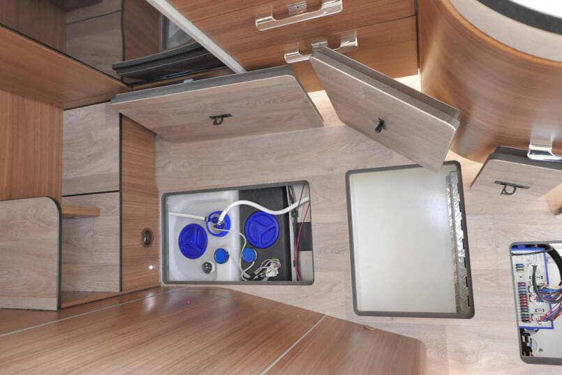 Hymer BMC-I 550 ModernComfort | Mercedes | Bovenkastjes | Dwarsbed | 55