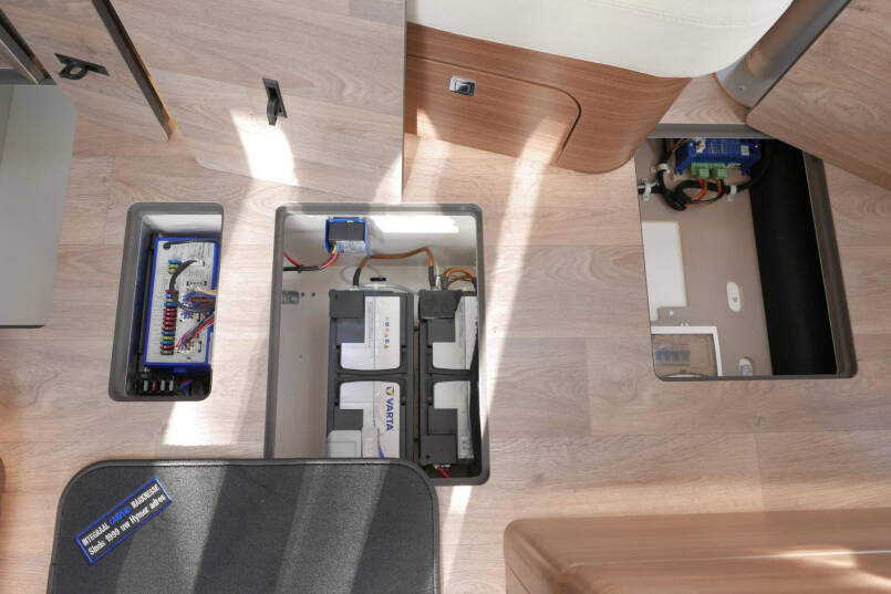 Hymer BMC-I 550 ModernComfort | Mercedes | Bovenkastjes | Dwarsbed | 56