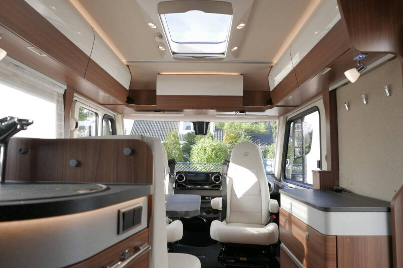 Hymer BMC-I 550 ModernComfort | Mercedes | Bovenkastjes | Dwarsbed | 57