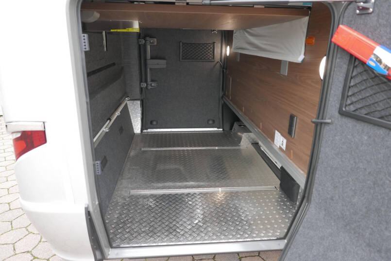 Hymer BML-I 790 MasterLine | Luchtvering | Levelsysteem | Bovenkastjes | 11