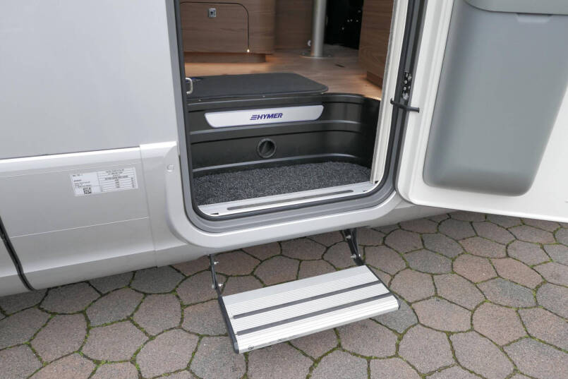 Hymer BML-I 790 MasterLine | Luchtvering | Levelsysteem | Bovenkastjes | 16