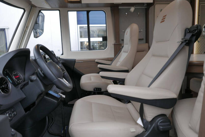 Hymer BML-I 790 MasterLine | Luchtvering | Levelsysteem | Bovenkastjes | 18