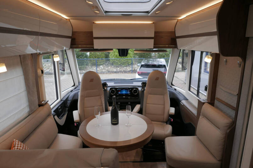 Hymer BML-I 790 MasterLine | Luchtvering | Levelsysteem | Bovenkastjes | 23