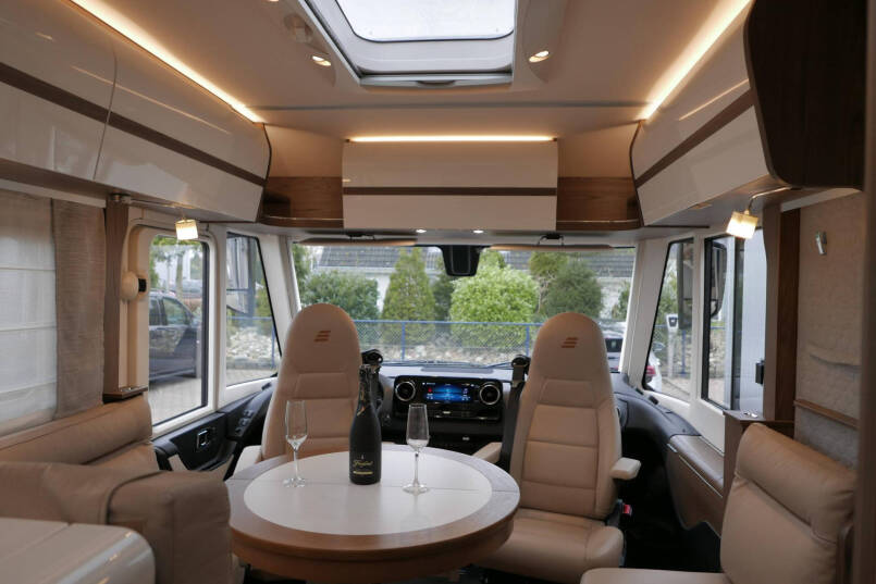 Hymer BML-I 790 MasterLine | Luchtvering | Levelsysteem | Bovenkastjes | 24