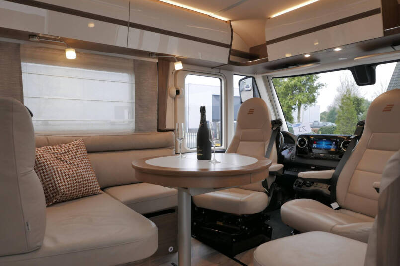 Hymer BML-I 790 MasterLine | Luchtvering | Levelsysteem | Bovenkastjes | 25