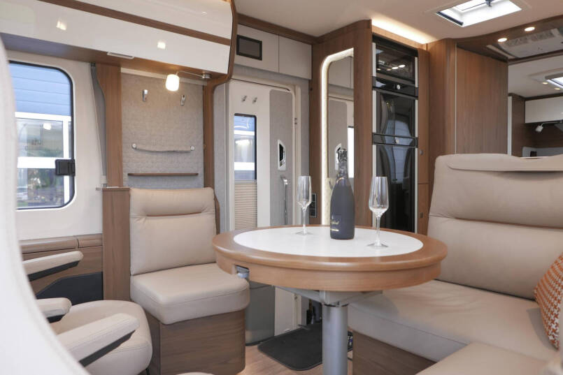 Hymer BML-I 790 MasterLine | Luchtvering | Levelsysteem | Bovenkastjes | 27