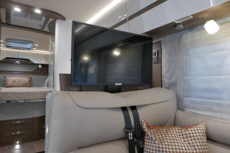 Hymer BML-I 790 MasterLine | Luchtvering | Levelsysteem | Bovenkastjes | 30