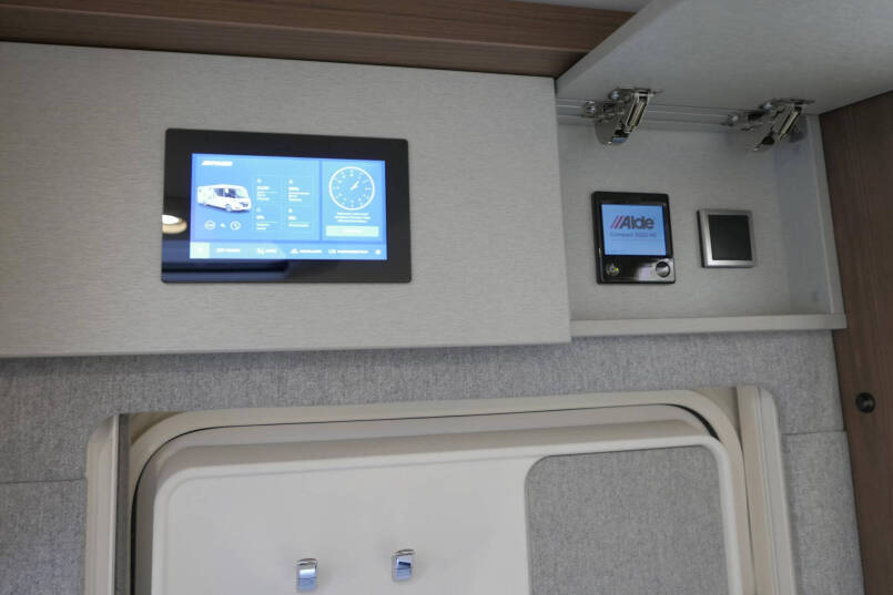 Hymer BML-I 790 MasterLine | Luchtvering | Levelsysteem | Bovenkastjes | 33
