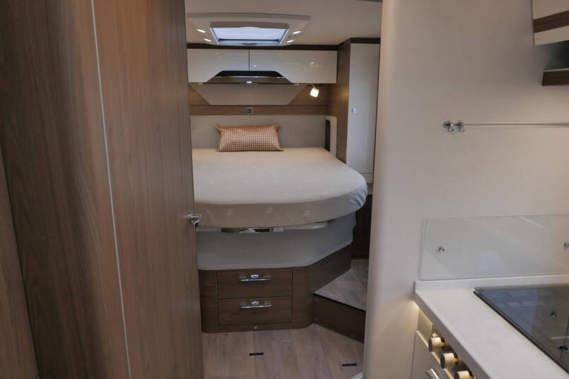 Hymer BML-I 790 MasterLine | Luchtvering | Levelsysteem | Bovenkastjes | 40