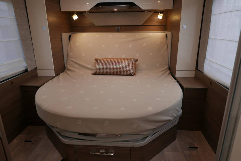 Hymer BML-I 790 MasterLine | Luchtvering | Levelsysteem | Bovenkastjes | 46