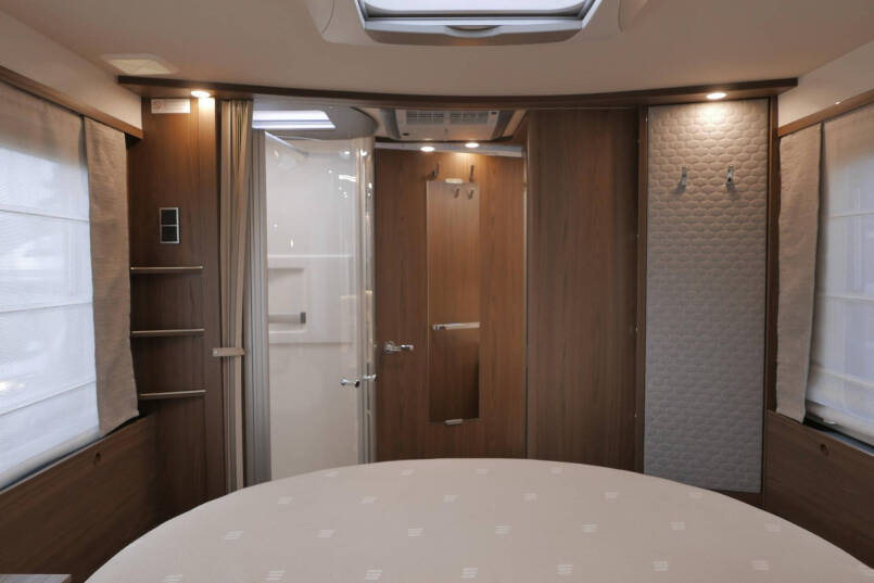 Hymer BML-I 790 MasterLine | Luchtvering | Levelsysteem | Bovenkastjes | 48
