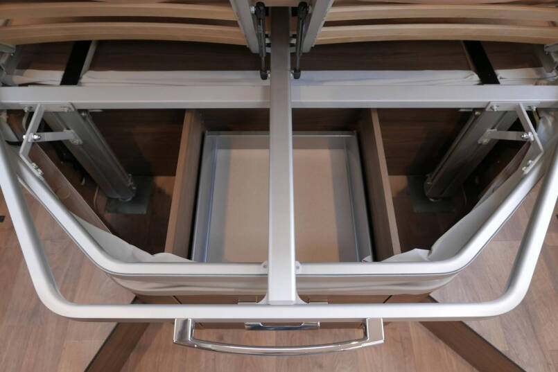 Hymer BML-I 790 MasterLine | Luchtvering | Levelsysteem | Bovenkastjes | 49