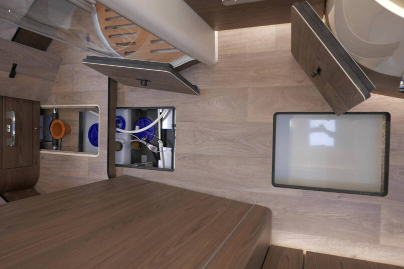 Hymer BML-I 790 MasterLine | Luchtvering | Levelsysteem | Bovenkastjes | 56