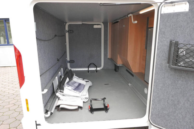 Carthago C-Tourer 143 LE | Mercedes | Enkele bedden | AL-KO maxi | 170 pk 11
