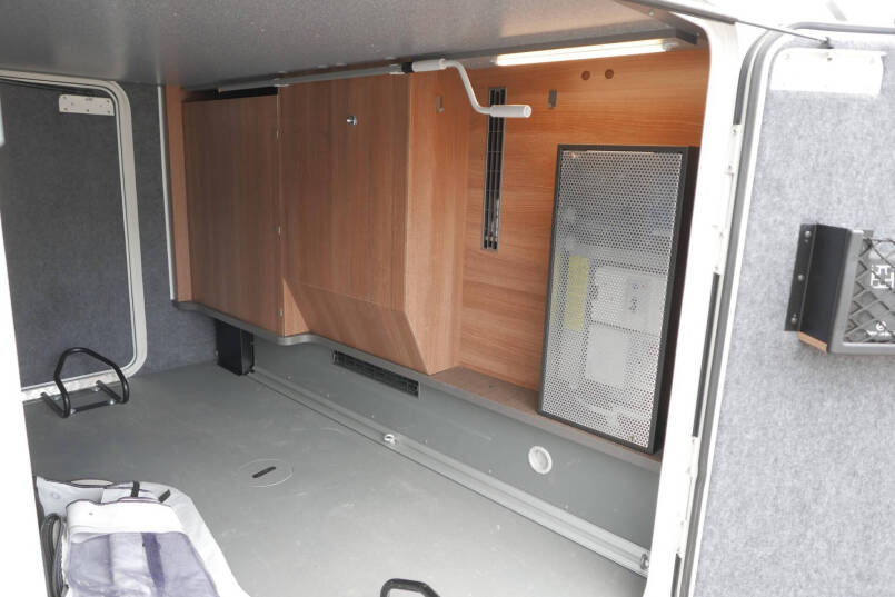 Carthago C-Tourer 143 LE | Mercedes | Enkele bedden | AL-KO maxi | 170 pk 12