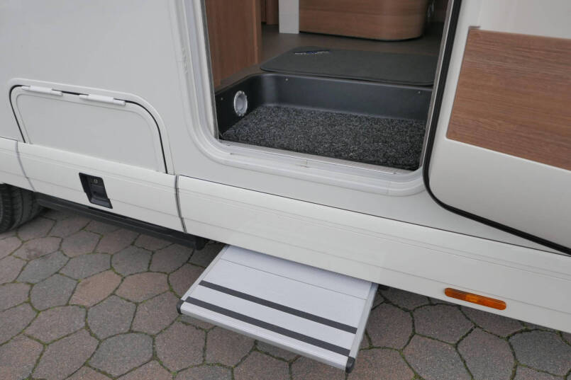 Carthago C-Tourer 143 LE | Mercedes | Enkele bedden | AL-KO maxi | 170 pk 17