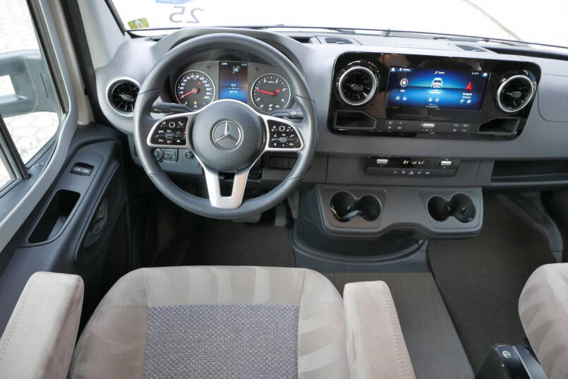Carthago C-Tourer 143 LE | Mercedes | Enkele bedden | AL-KO maxi | 170 pk 21