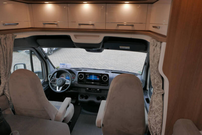 Carthago C-Tourer 143 LE | Mercedes | Enkele bedden | AL-KO maxi | 170 pk 23