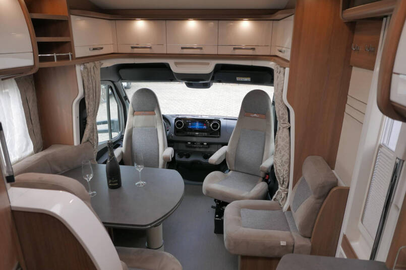 Carthago C-Tourer 143 LE | Mercedes | Enkele bedden | AL-KO maxi | 170 pk 24