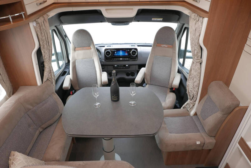 Carthago C-Tourer 143 LE | Mercedes | Enkele bedden | AL-KO maxi | 170 pk 26