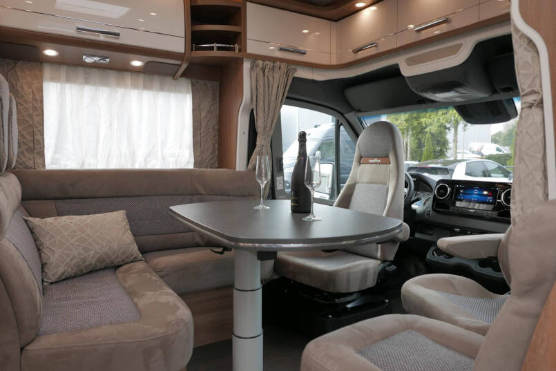 Carthago C-Tourer 143 LE | Mercedes | Enkele bedden | AL-KO maxi | 170 pk 28