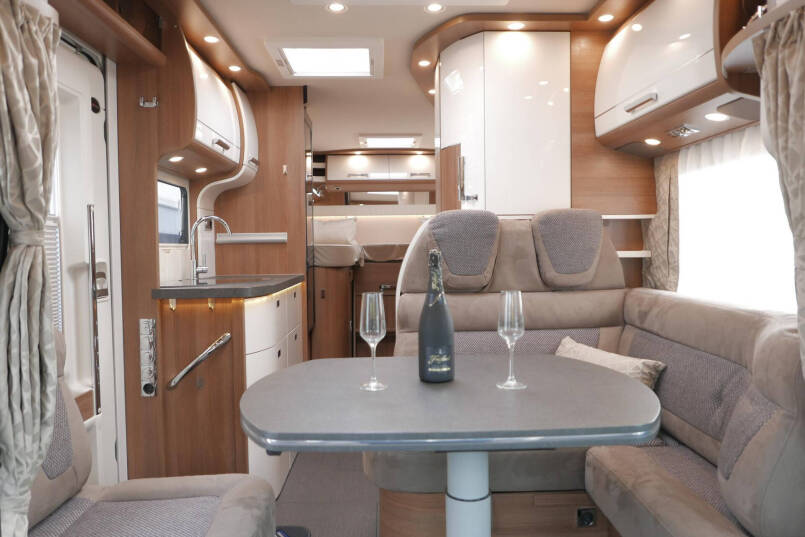 Carthago C-Tourer 143 LE | Mercedes | Enkele bedden | AL-KO maxi | 170 pk 30