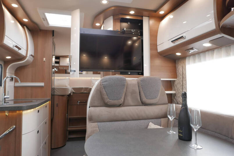 Carthago C-Tourer 143 LE | Mercedes | Enkele bedden | AL-KO maxi | 170 pk 34