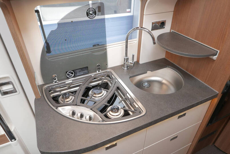 Carthago C-Tourer 143 LE | Mercedes | Enkele bedden | AL-KO maxi | 170 pk 37