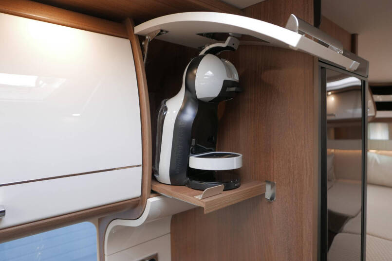 Carthago C-Tourer 143 LE | Mercedes | Enkele bedden | AL-KO maxi | 170 pk 38