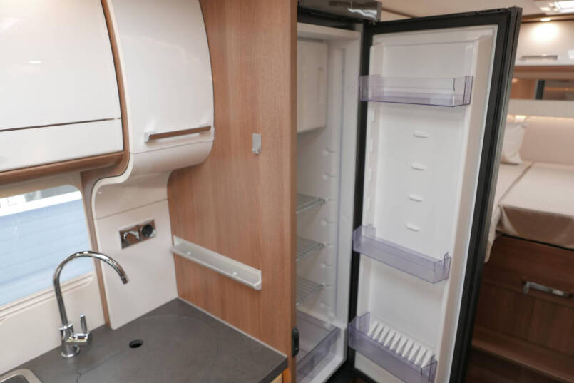 Carthago C-Tourer 143 LE | Mercedes | Enkele bedden | AL-KO maxi | 170 pk 39