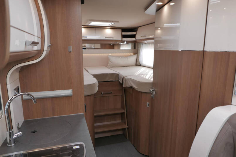 Carthago C-Tourer 143 LE | Mercedes | Enkele bedden | AL-KO maxi | 170 pk 41