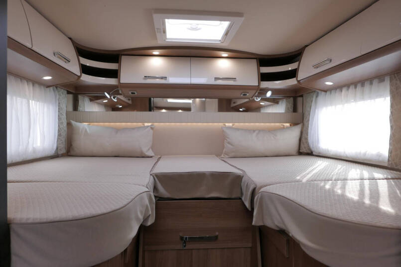 Carthago C-Tourer 143 LE | Mercedes | Enkele bedden | AL-KO maxi | 170 pk 42