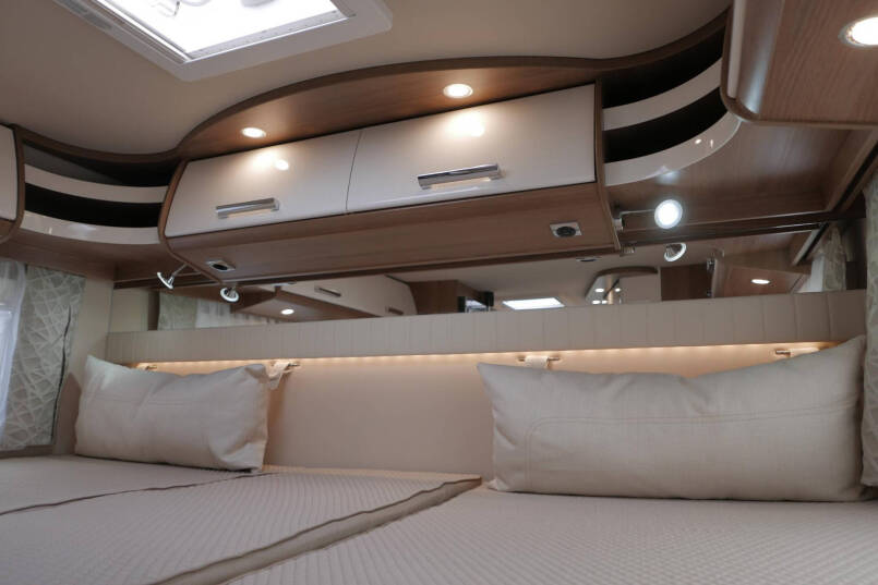 Carthago C-Tourer 143 LE | Mercedes | Enkele bedden | AL-KO maxi | 170 pk 47