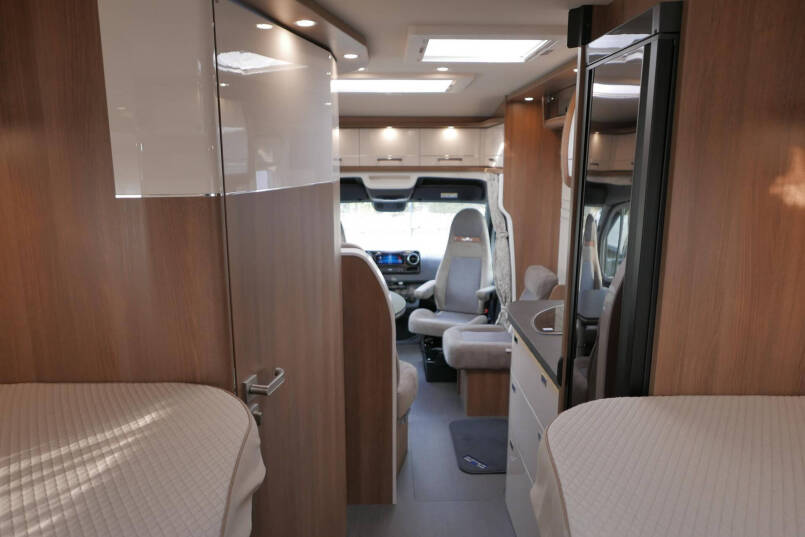 Carthago C-Tourer 143 LE | Mercedes | Enkele bedden | AL-KO maxi | 170 pk 53
