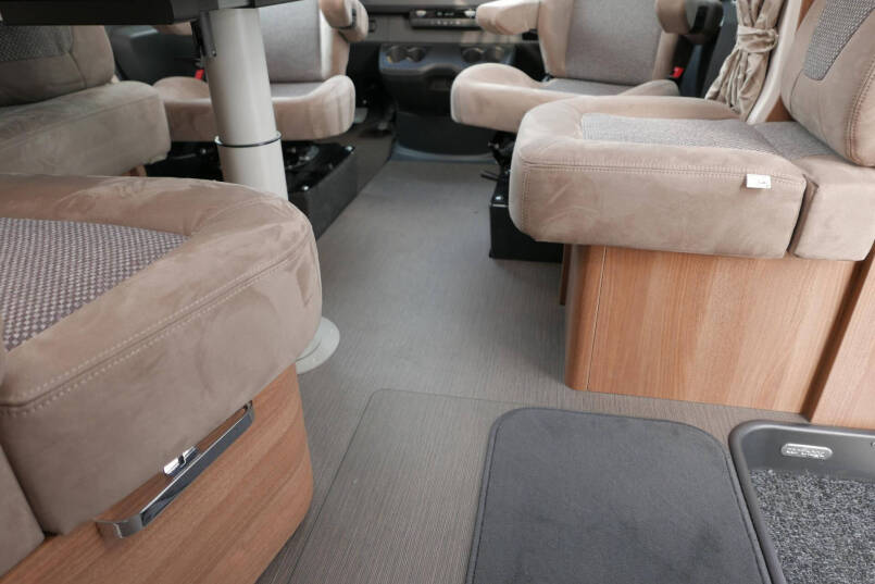 Carthago C-Tourer 143 LE | Mercedes | Enkele bedden | AL-KO maxi | 170 pk 58