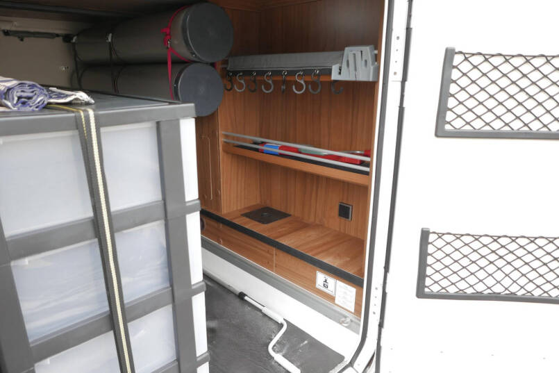 Hymer B 588 | Automaat | Levelsysteem | Enkele bedden | Airco 15