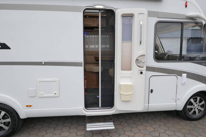 Hymer B 588 | Automaat | Levelsysteem | Enkele bedden | Airco 18