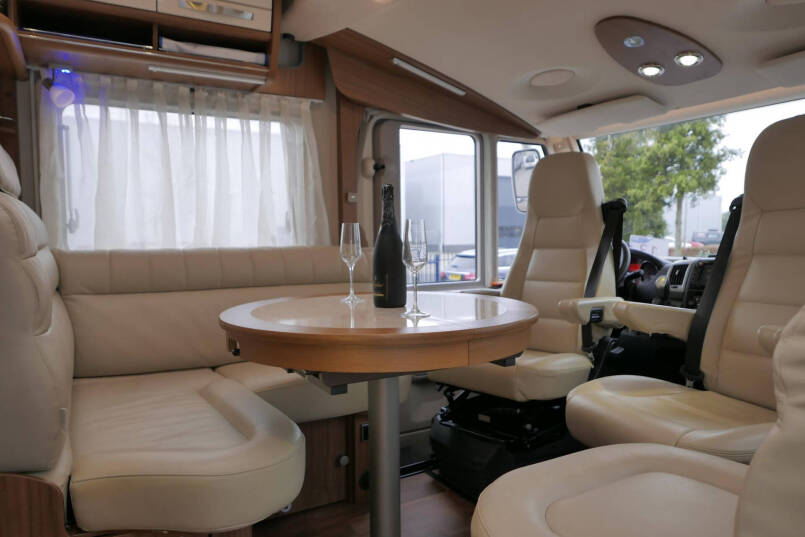 Hymer B 588 | Automaat | Levelsysteem | Enkele bedden | Airco 28
