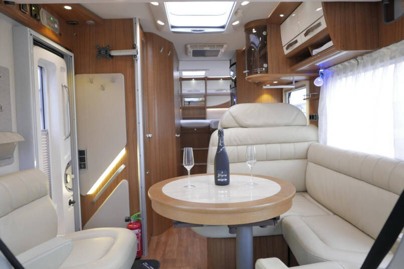 Hymer B 588 | Automaat | Levelsysteem | Enkele bedden | Airco 31