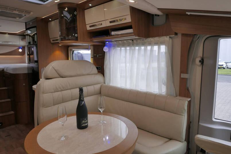 Hymer B 588 | Automaat | Levelsysteem | Enkele bedden | Airco 32