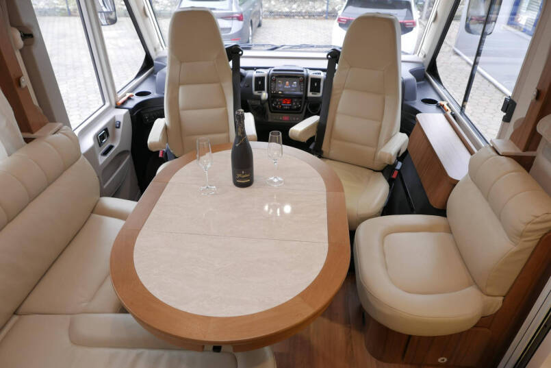 Hymer B 588 | Automaat | Levelsysteem | Enkele bedden | Airco 35