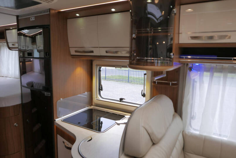 Hymer B 588 | Automaat | Levelsysteem | Enkele bedden | Airco 37
