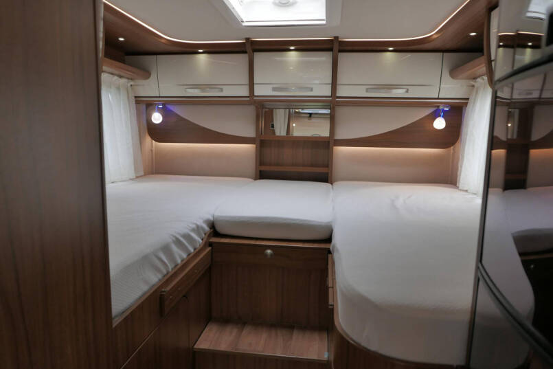 Hymer B 588 | Automaat | Levelsysteem | Enkele bedden | Airco 43