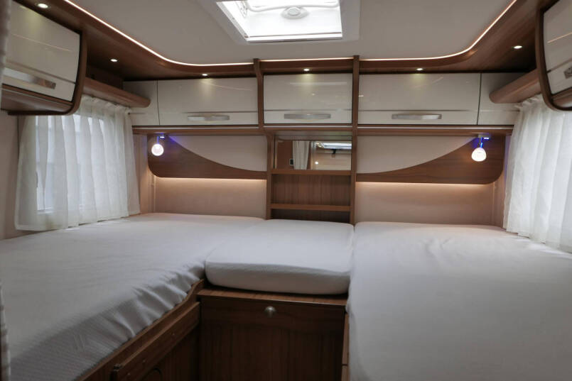 Hymer B 588 | Automaat | Levelsysteem | Enkele bedden | Airco 44